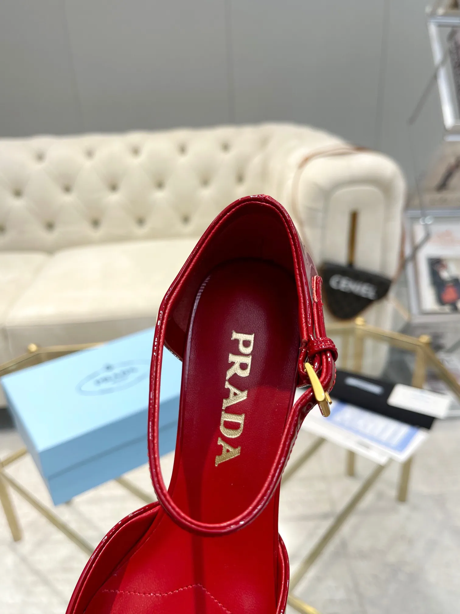 👟👟Ex-factory price 560👟👟 (imitation leather bottom-20) PRADA 👉Ready stock👈Remove the original plate and make a 1:1 replica‼ ️The highest version👌2024Prada early spring catwalk hot style 😘Latest spring style thick heel series (genuine leather sole), (simulated leather sole) goddess must-have super beautiful on the feet 👉The upper is made of imported cow patent leather, soft and textured, lining + foot pads, imported sheepskin lining, breathable and comfortable, reverse molded brand buckle, heel height 4.5M, size 35M-39M (34 40 41 42 Customized (non-returnable and non-exchangeable)